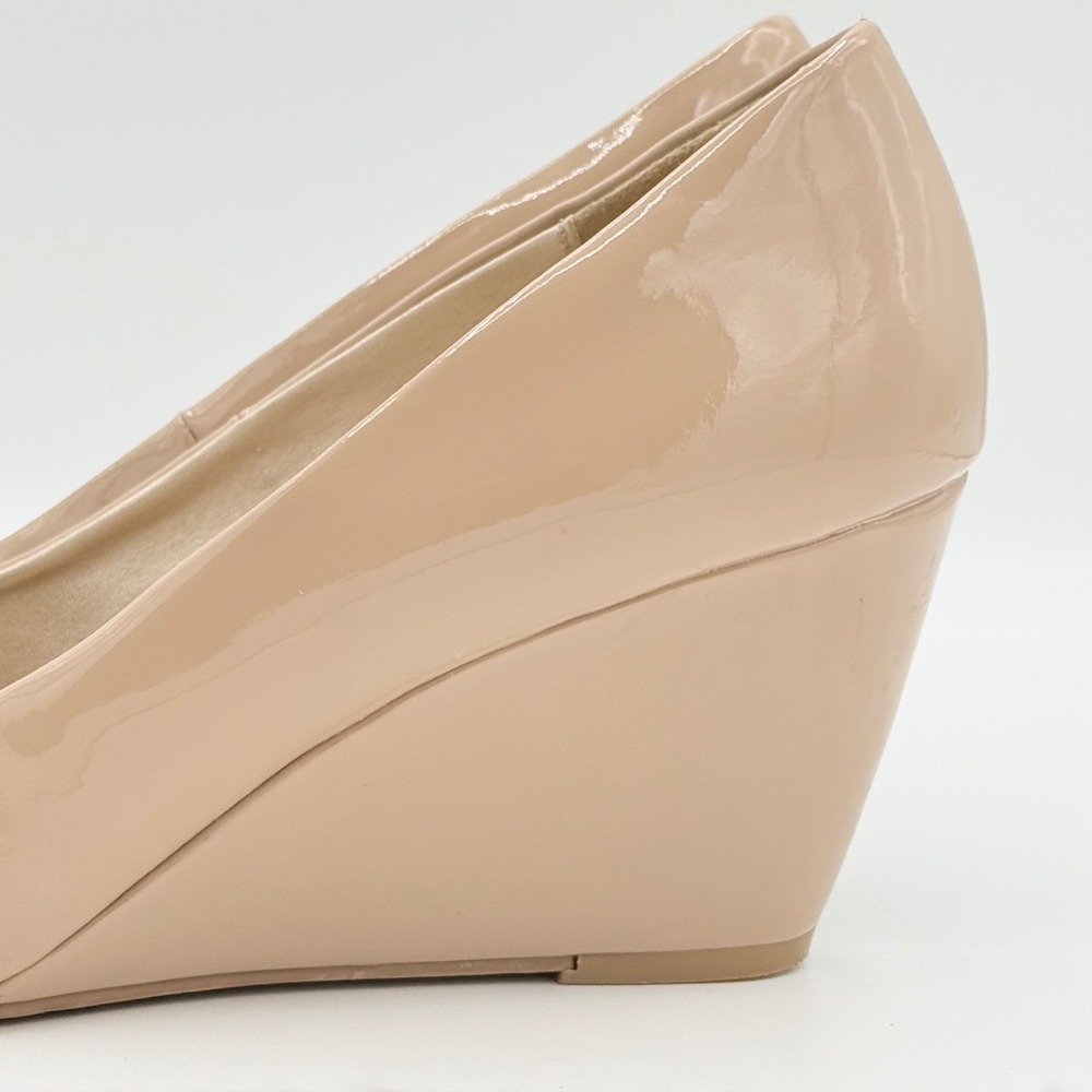 CL by Laundry Nima Nude Patent Wedge Pumps Size 8.5 EU 39 Round Toe Heels - Picture 6 of 10